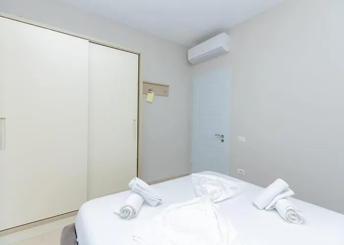 Pool View - Diamond Hill & By Pikhost Appartement